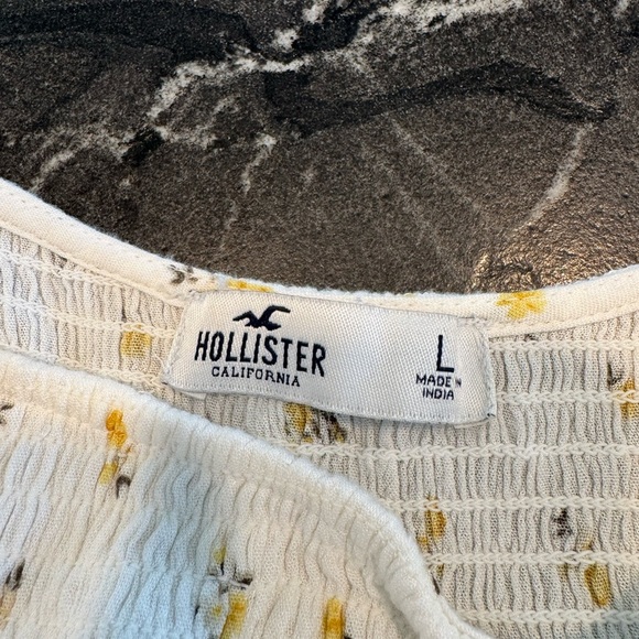Hollister soft white top with yellow flowers L - Picture 7 of 8
